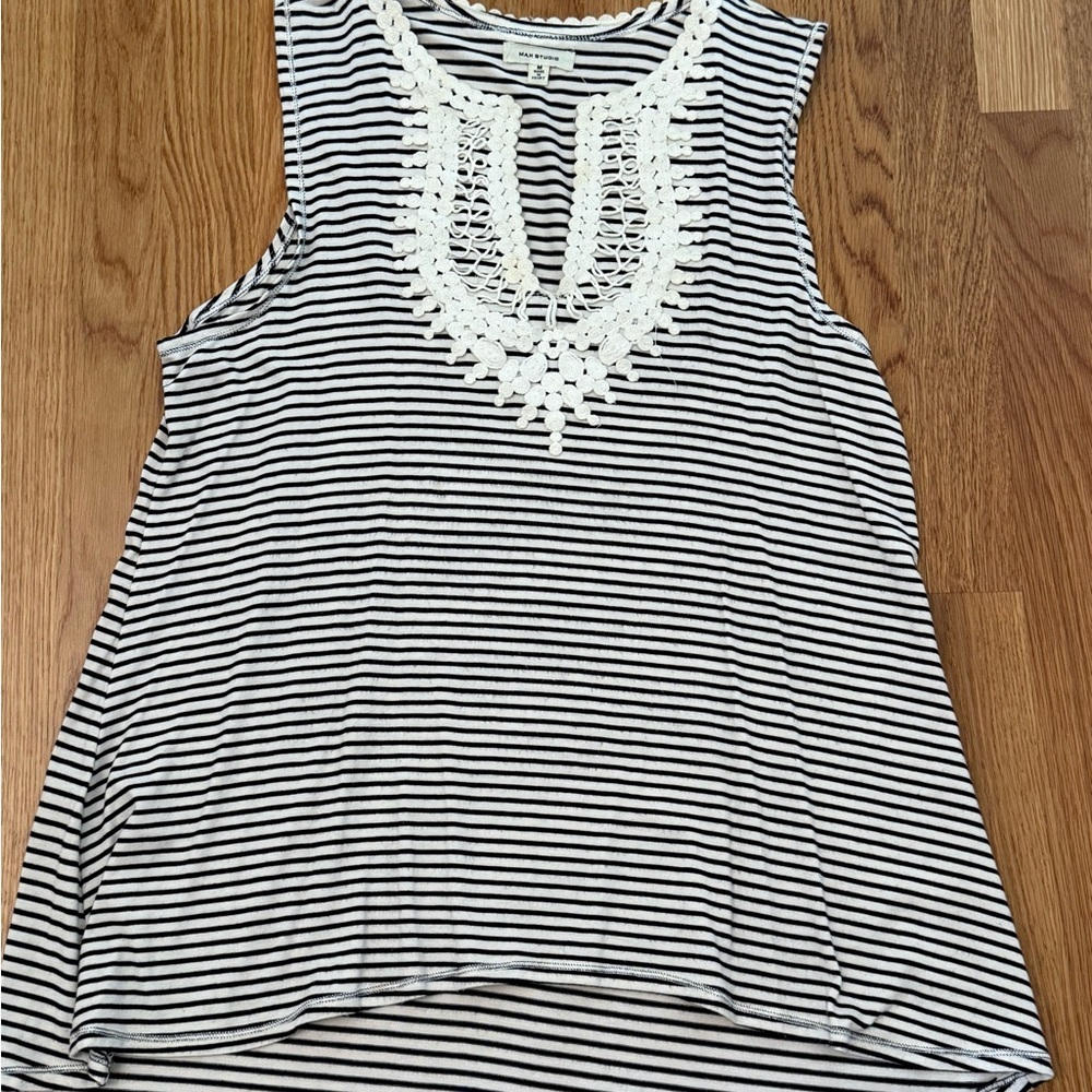 Max Studio Black and White Graphic Tank Top